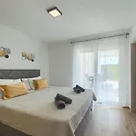Brand New Leny With Heated Pool Villa *