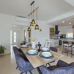 Villa Brand New Leny With Heated Pool