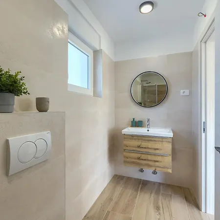 Вилла Brand New Leny With Heated Pool Воднян