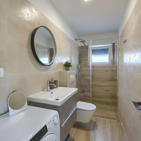 Willa Brand New Leny With Heated Pool Vodnjan