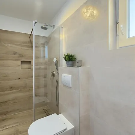 Вилла Brand New Leny With Heated Pool