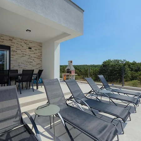 Brand New Leny With Heated Pool Vodnjan