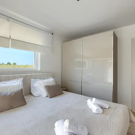 Вилла Brand New Leny With Heated Pool *