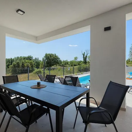 Villa Brand New Leny With Heated Pool *