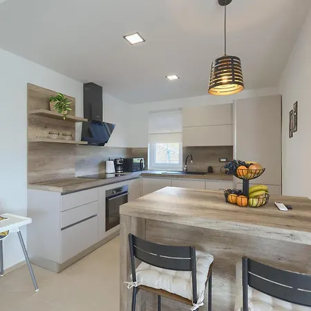 Villa Brand New Leny With Heated Pool