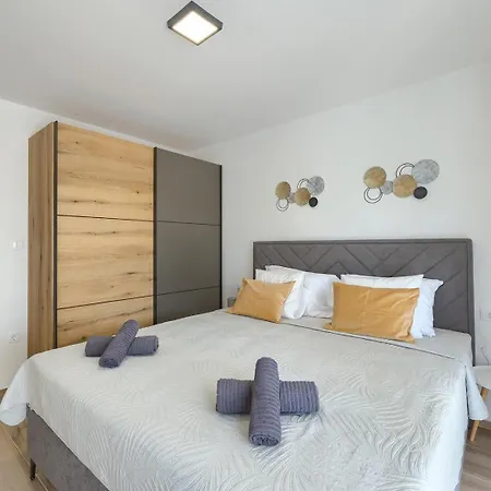 Brand New Leny With Heated Pool Villa *