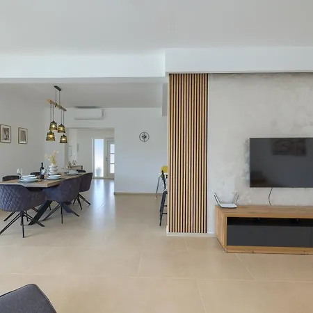 Brand New Leny With Heated Pool Vodnjan