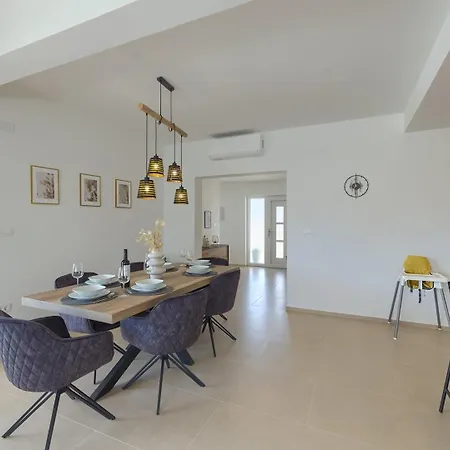 Brand New Leny With Heated Pool Villa *